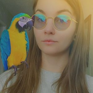 Meet your Posher, Carly